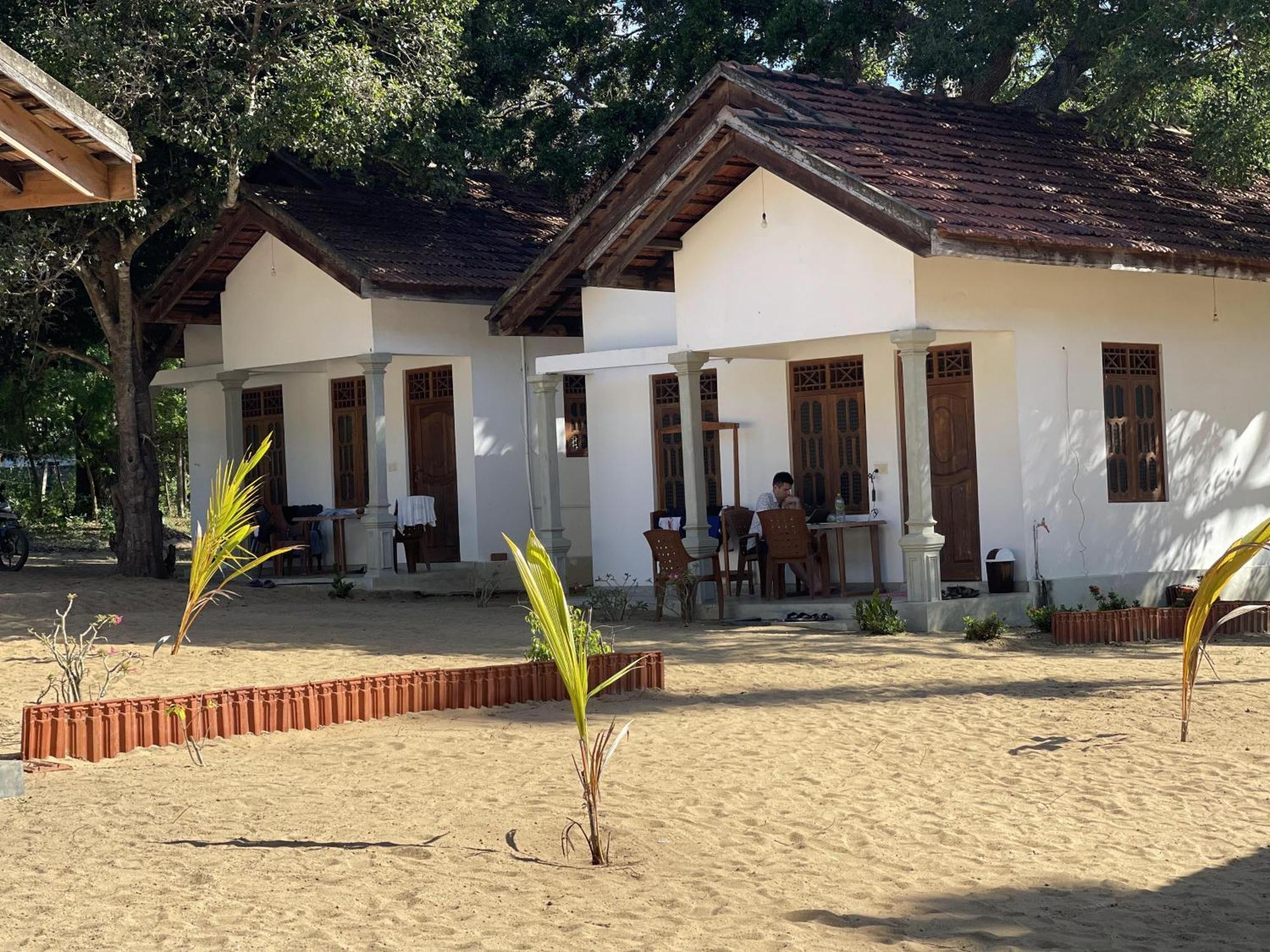 Хостел Coconut Hill Аругам-Бей Екстер'єр фото