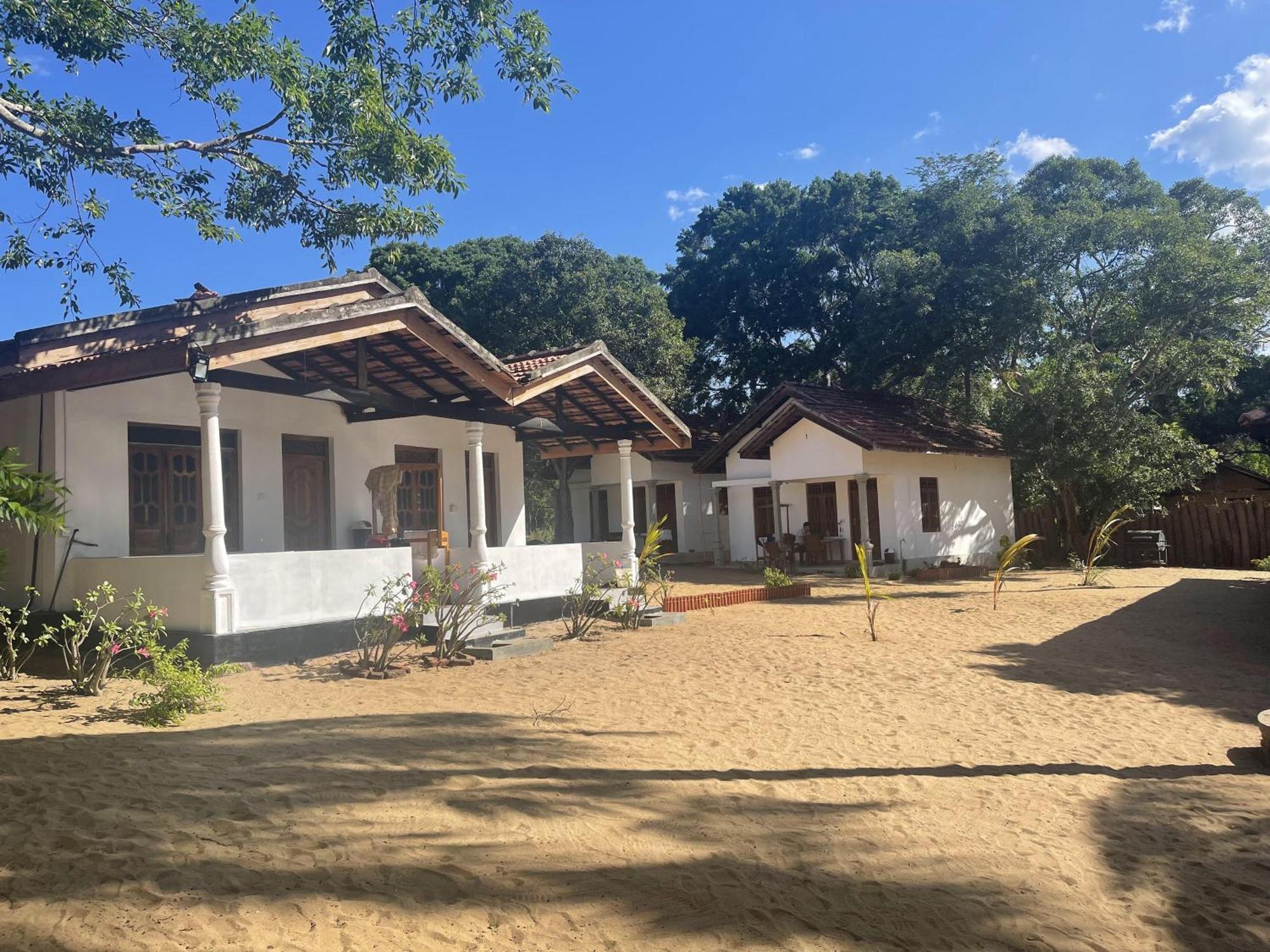 Хостел Coconut Hill Аругам-Бей Екстер'єр фото